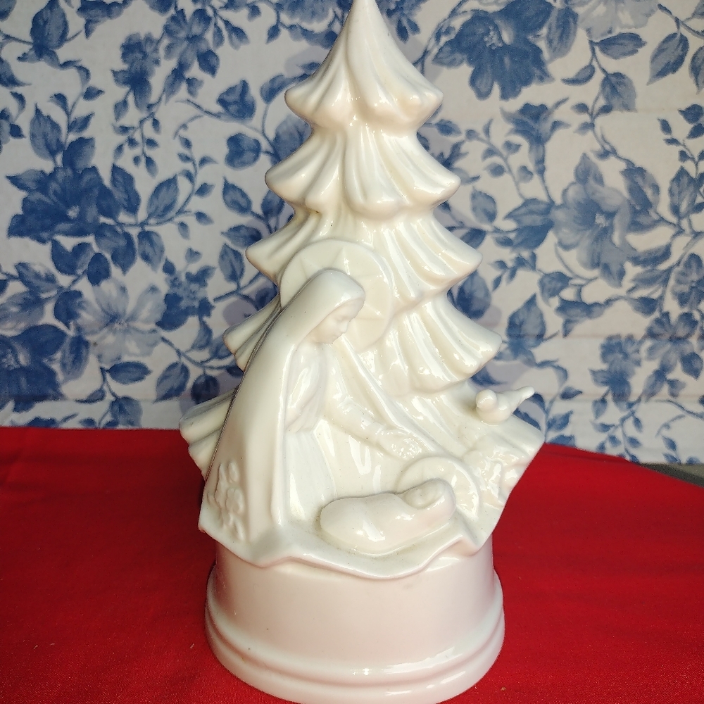 Beautiful Colonial Candle Music Box - Mary and Child Jesus Musical Decoration